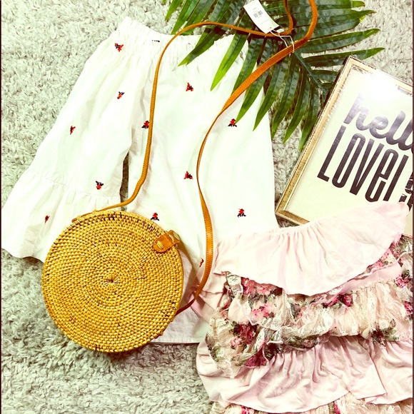 Francesca's Collections Handbags - Trendy 🌸 BOHO Rattan circle crossbody bag, NWT